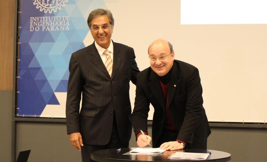 Assinatura de parceria BIM, UFPR e UP. 23/08/2016  - José Richa Filho e Zaki Akel Sobrinho