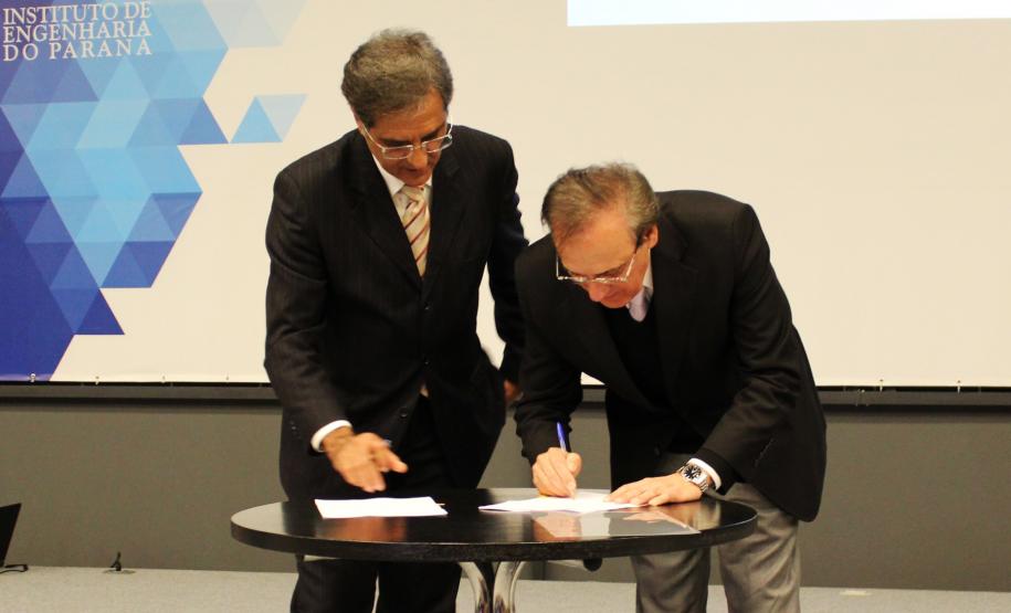 Assinatura de parceria BIM, UFPR e UP. 23/08/2016  - José Richa Filho e José Pio Martins