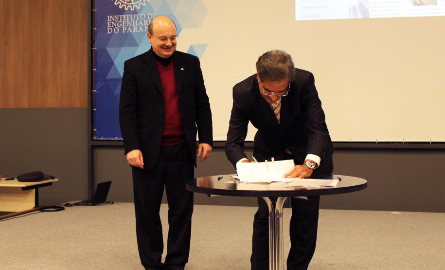 Assinatura de parceria BIM, UFPR e UP. 23/08/2016  - Zaki Akel Sobrinho e José Richa Filho