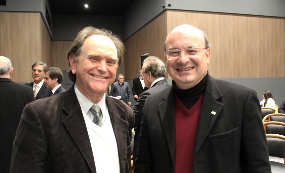 Assinatura de parceria BIM, UFPR e UP. 23/08/2016  -  Sérgio Scheer e Zaki Akel Sobrinho