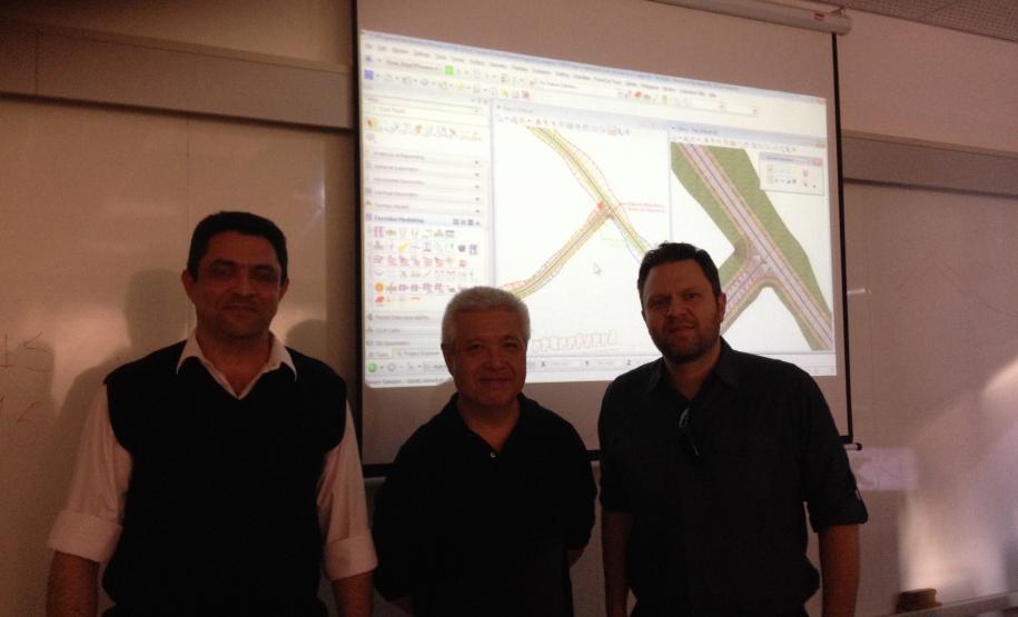 Convidado Julio Bessa (SINESP/DF), Instrutor da Bentley Eng. Carlos Nobuo e Prof. Alexandre Trento (UP) encerram o treinamento na tarde de quinta - 25/08/2016