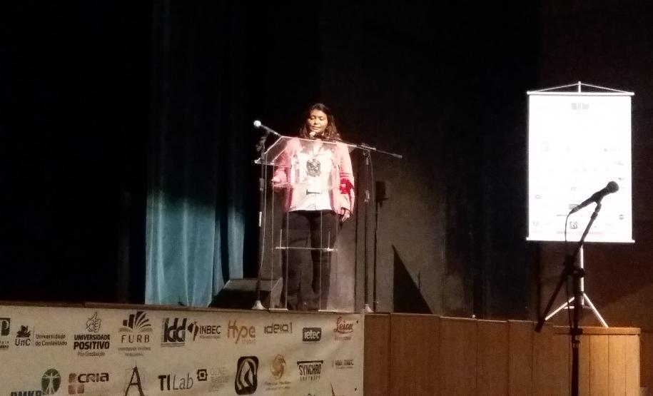 Apresentação da Arq, Lucimara sobre os estudos de caso do LaBIM