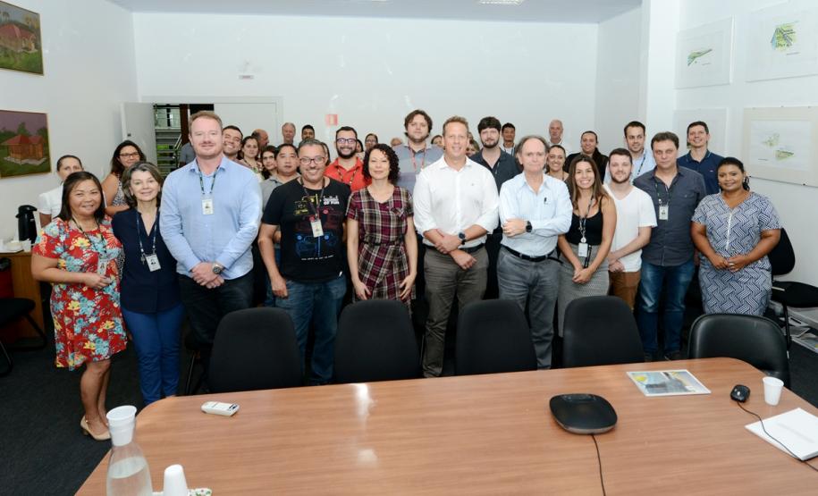 Cohapar e SEIL realizam seminário sobre a metodologia BIM A Cohapar e a Secretaria de Estado de Infraestrutura e Logística (SEIL) promoveram um seminário sobre a plataforma BIM na sede da companhia, em Curitiba, nesta quinta-feira (30). Cerca de 50 profissionais das áreas de engenharia, arquitetura, tecnologia da informação e regularização fundiária participaram do encontro, que teve o intuito de fomentar e ampliar o conhecimento dos funcionários sobre a metodologia.