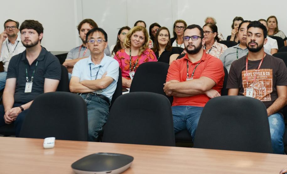 Cohapar e SEIL realizam seminário sobre a metodologia BIM A Cohapar e a Secretaria de Estado de Infraestrutura e Logística (SEIL) promoveram um seminário sobre a plataforma BIM na sede da companhia, em Curitiba, nesta quinta-feira (30). Cerca de 50 profissionais das áreas de engenharia, arquitetura, tecnologia da informação e regularização fundiária participaram do encontro, que teve o intuito de fomentar e ampliar o conhecimento dos funcionários sobre a metodologia.